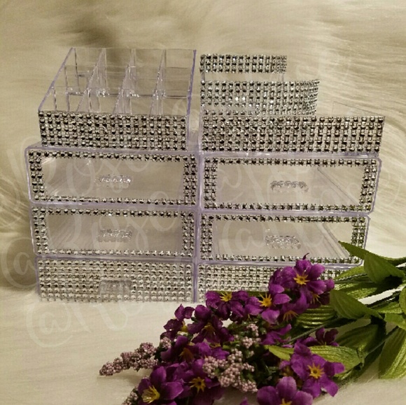 Makeup - Picture 1 of 3